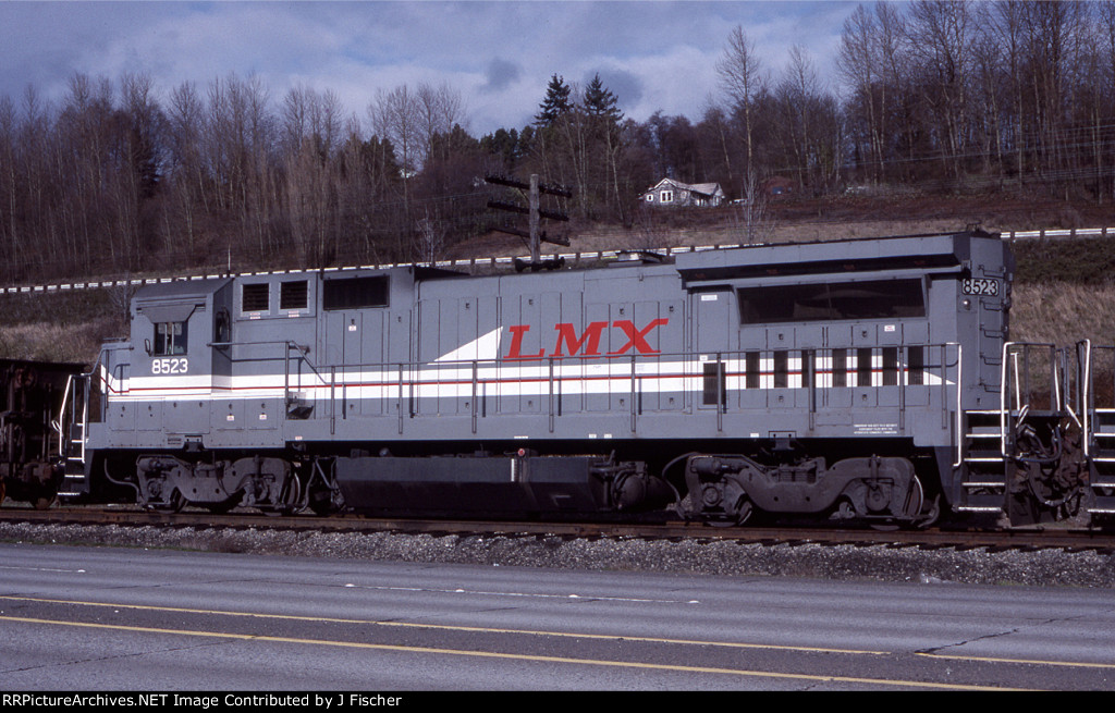 LMX 8523